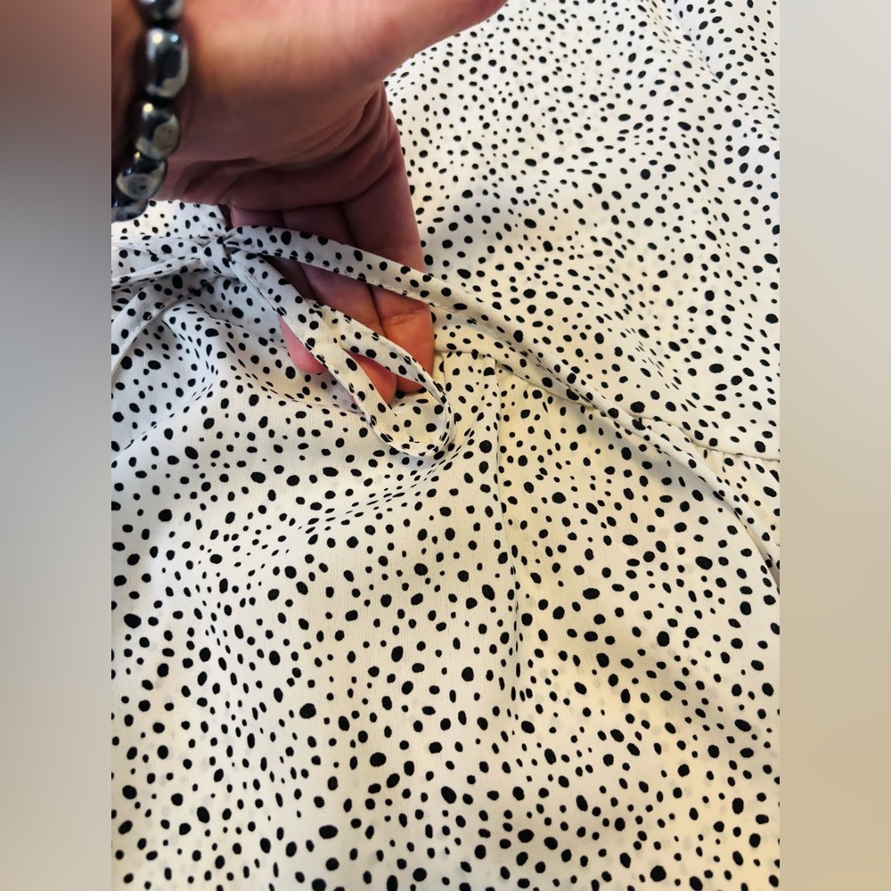 Blouse- Polka Dot Black and White Long Sleeve Crop Top NWOT Size Large - Picture 3 of 4